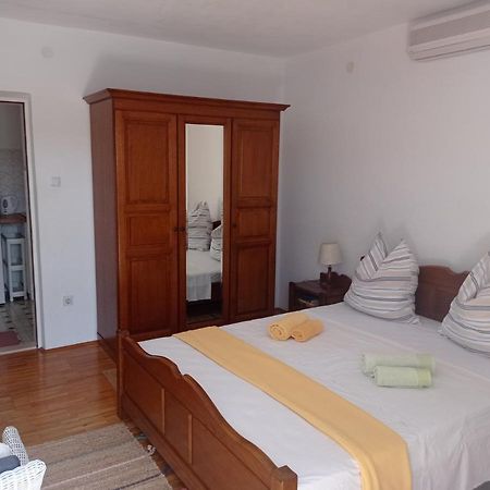 Adrian'S Apartments & Winery Lumbarda Ngoại thất bức ảnh