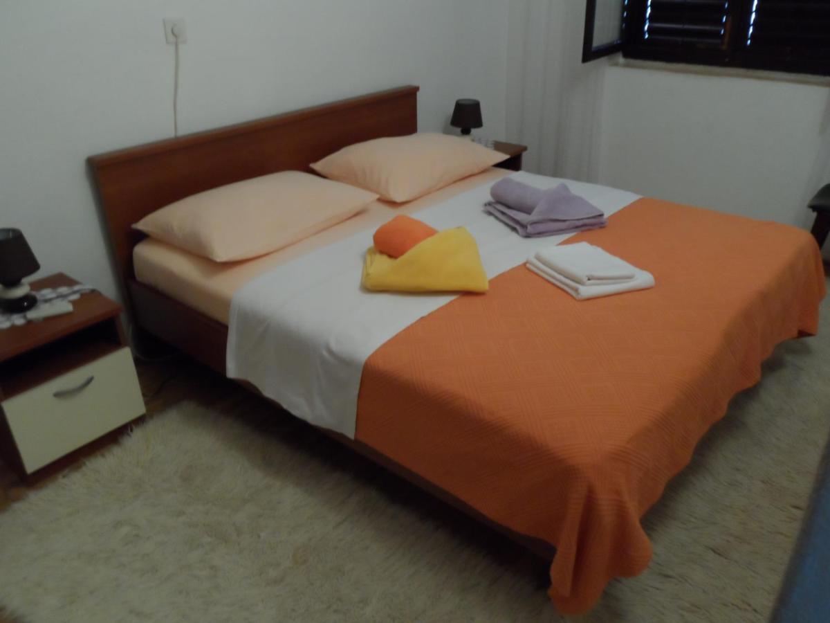 Adrian'S Apartments & Winery Lumbarda Ngoại thất bức ảnh