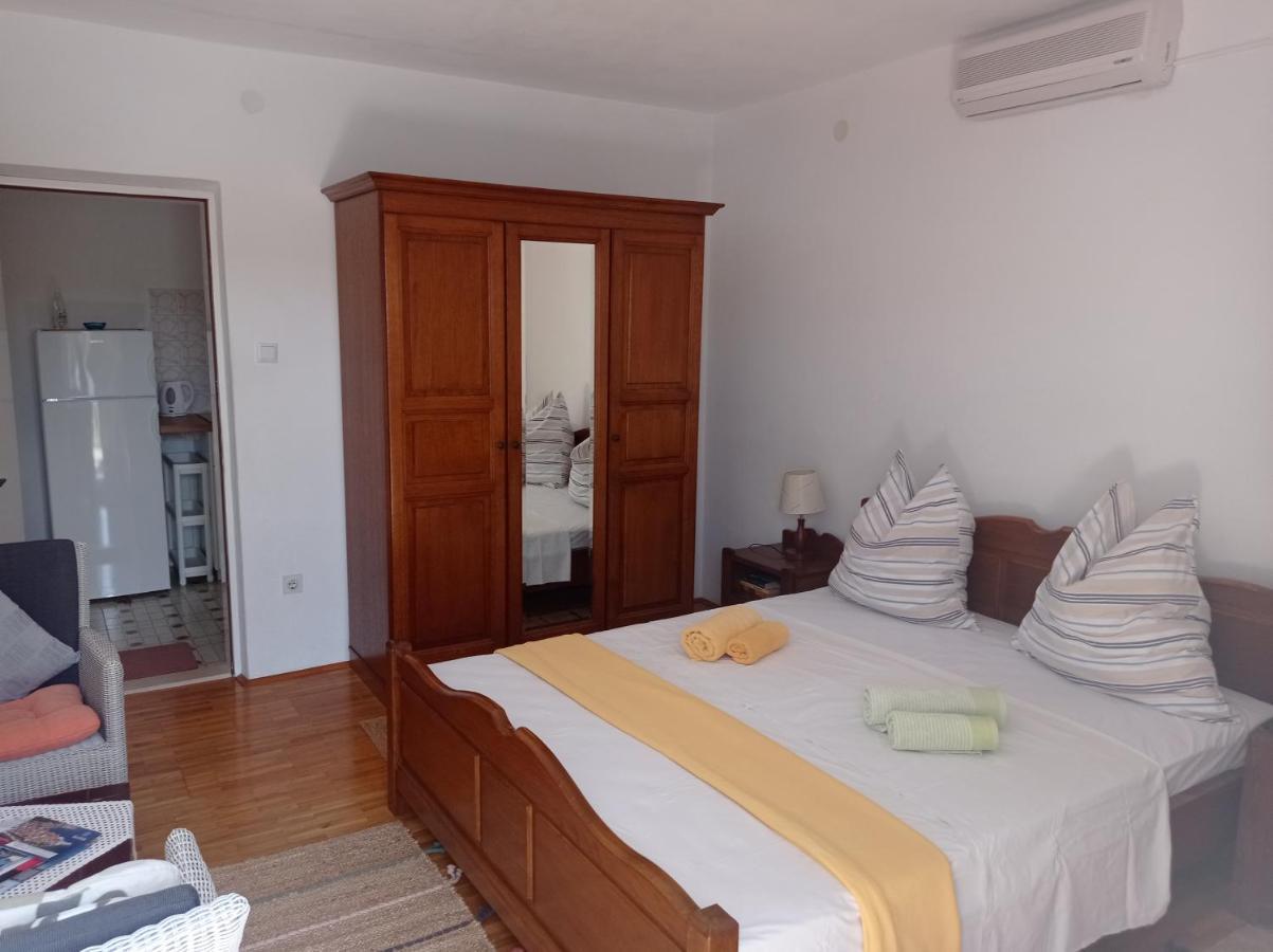 Adrian'S Apartments & Winery Lumbarda Ngoại thất bức ảnh