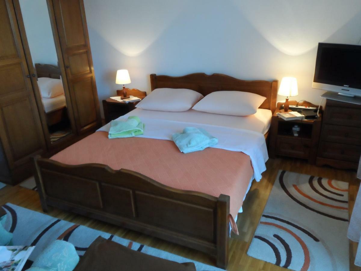 Adrian'S Apartments & Winery Lumbarda Ngoại thất bức ảnh