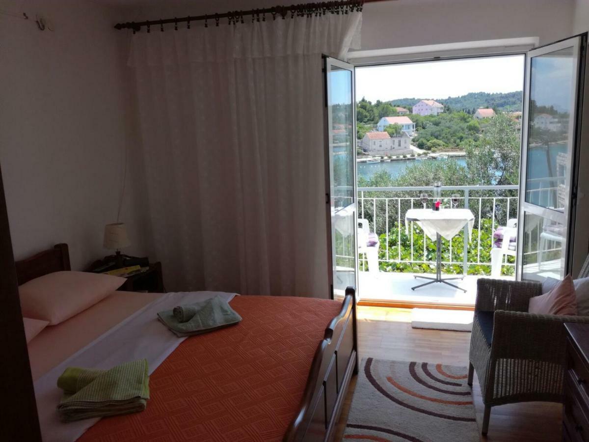 Adrian'S Apartments & Winery Lumbarda Ngoại thất bức ảnh