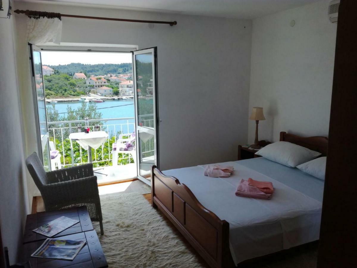 Adrian'S Apartments & Winery Lumbarda Ngoại thất bức ảnh